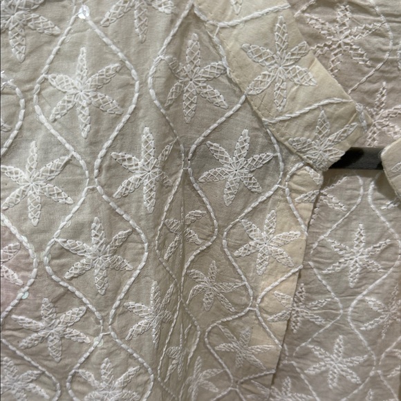 Elegant Cream Lace Vest - Picture 5 of 6